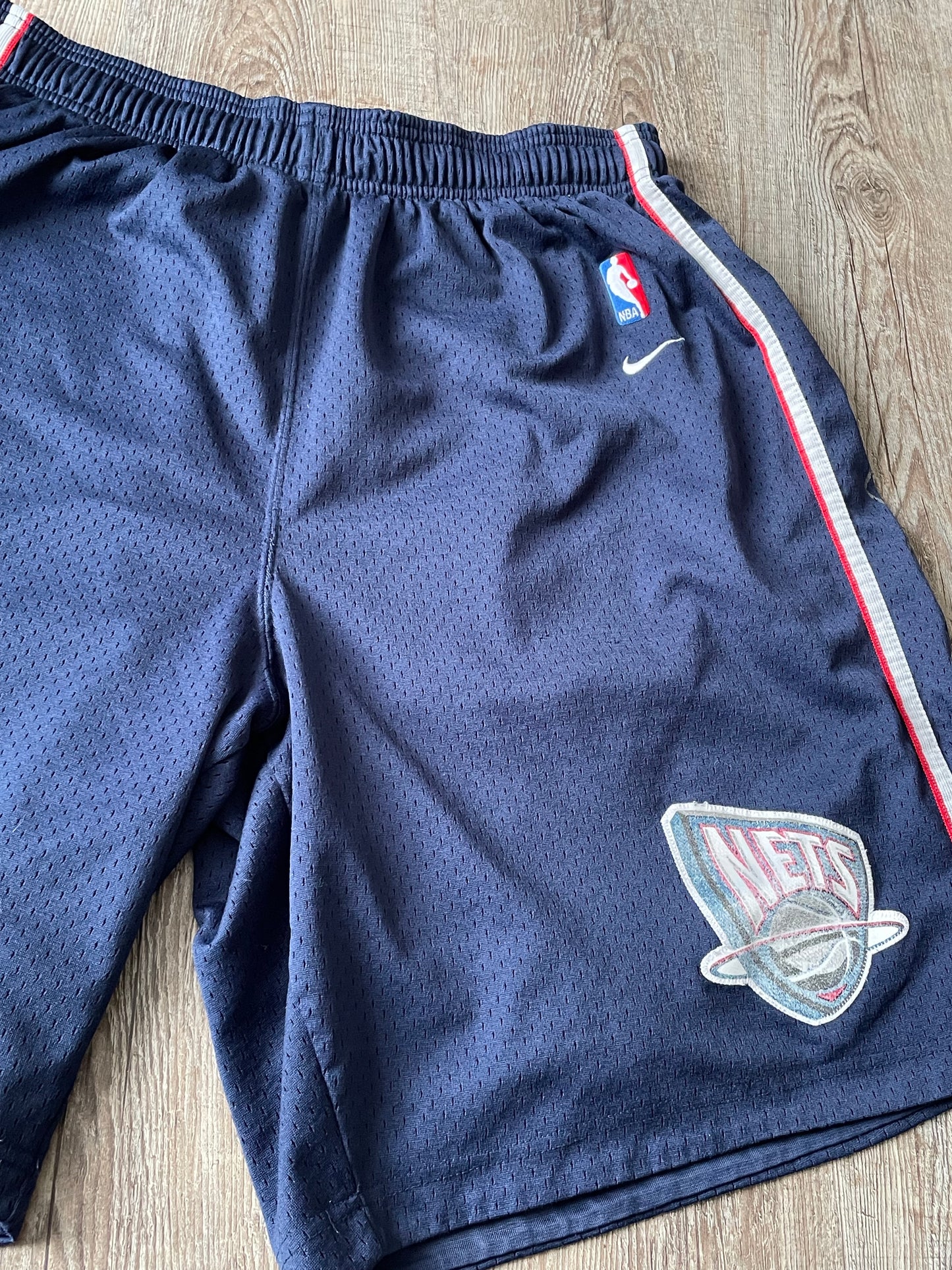 (2XL) Vintage NIKE New Jersey Nets Team Shorts