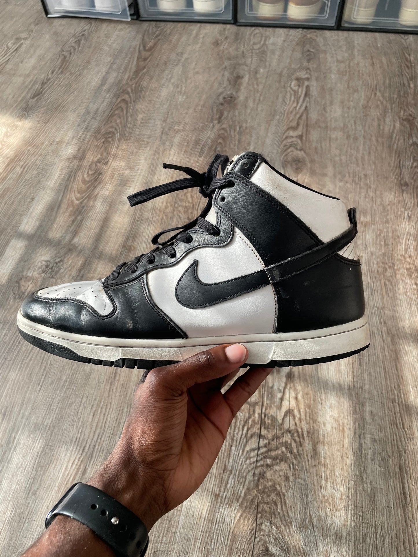 (10) NIKE Dunk High “Black/White”