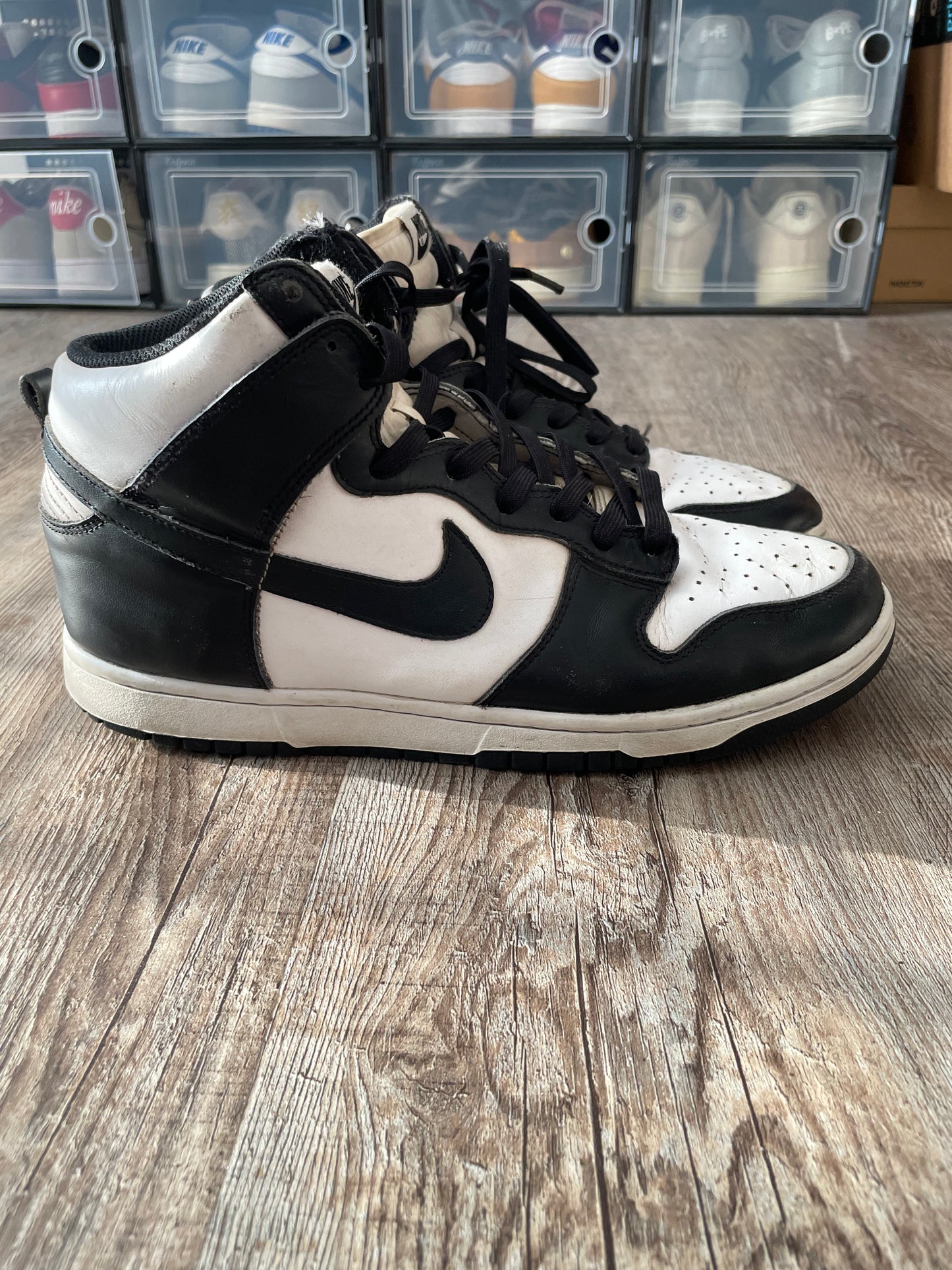 (10) NIKE Dunk High “Black/White”