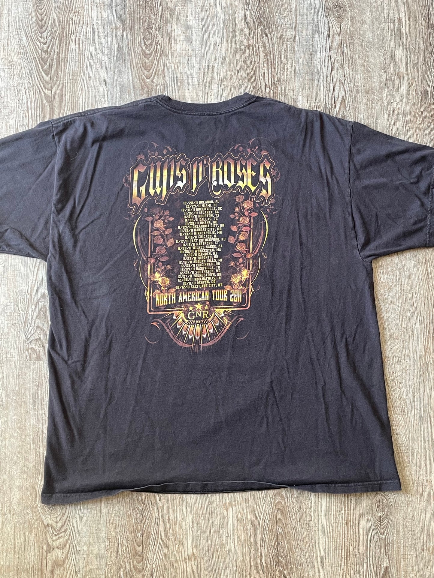(2XL) Vintage GUNS N ROSES "2011 American Tour"